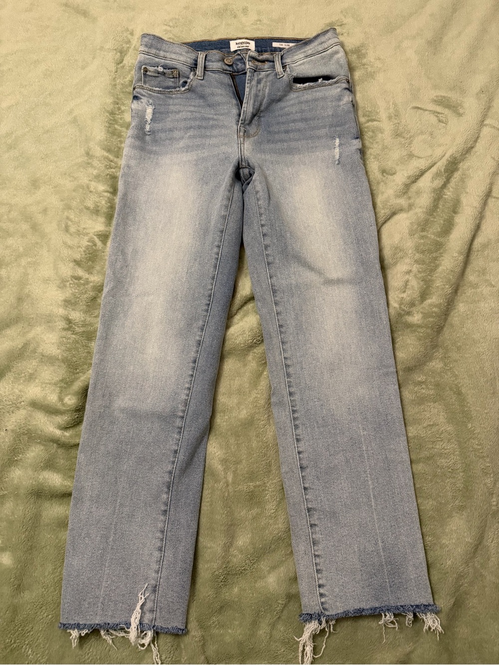 Kensie Jeans Vintage Luxe The Slim Distressed Light Wash Jeans Size 4/27